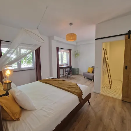 Coliving & Cowork In Ericeira By Barefoot Portugal Hytte