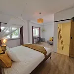 Coliving & Cowork In Ericeira By Barefoot Portugal Lodge