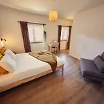 Lodge Coliving & Cowork In Ericeira By Barefoot Portugal *