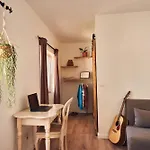 Coliving & Cowork In Ericeira By Barefoot Portugal אכסניה *