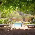 Coliving & Cowork In Ericeira By Barefoot Portugal אכסניה